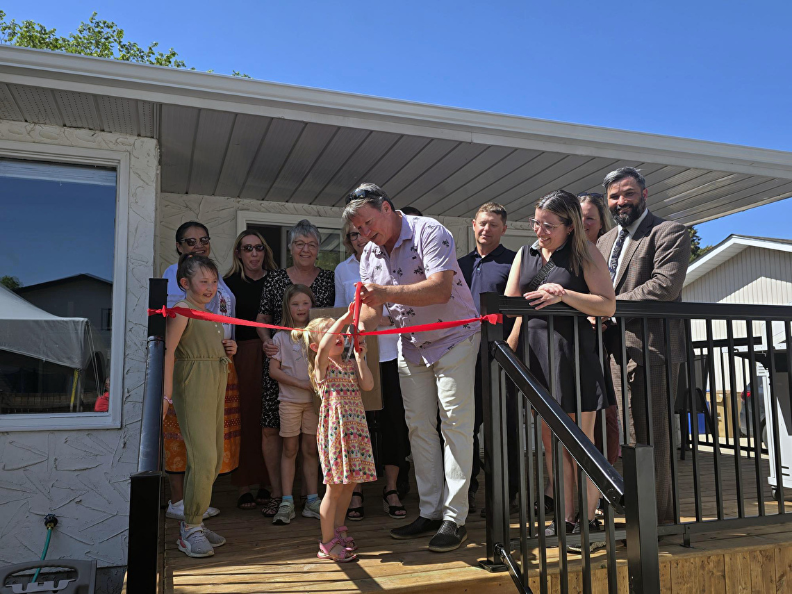 ribbon cutting with Greg and family