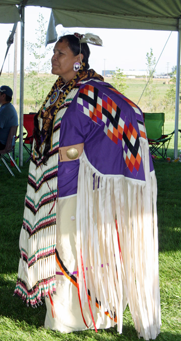 female powwow dancer